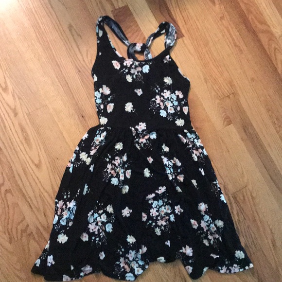 Forever 21 Dresses & Skirts - Open back black w/ Floral Print Dress (size S)